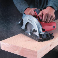 Дисковая пила Makita M5802 ручная, 1050Вт, 185мм (M5802)